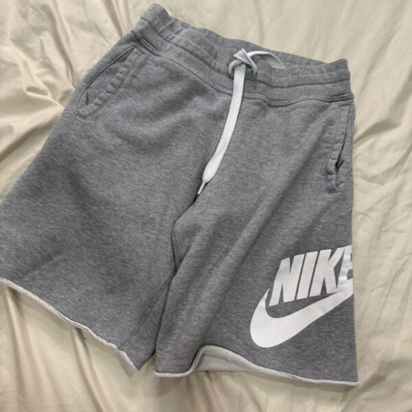 Nike Talla Medium - Image 2