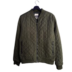 Talla Large (detalle en foto)